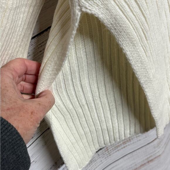 Mersea New Yorker Cozy Cream Turtleneck Sweater One Size - Picture 5 of 7